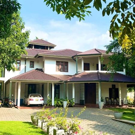 Golden Residence Anuradhapura Exteriör bild