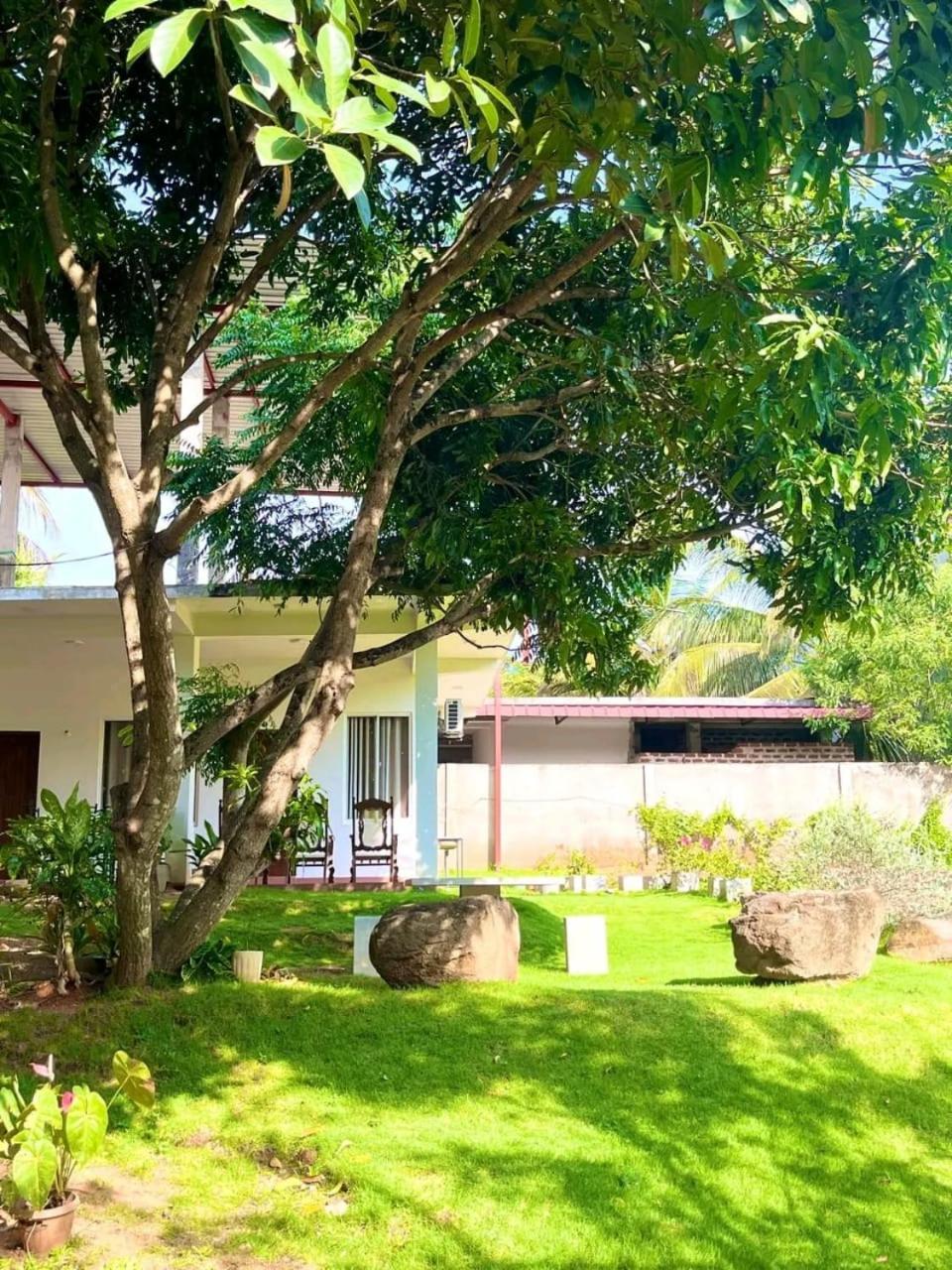 Golden Residence Anuradhapura Exteriör bild