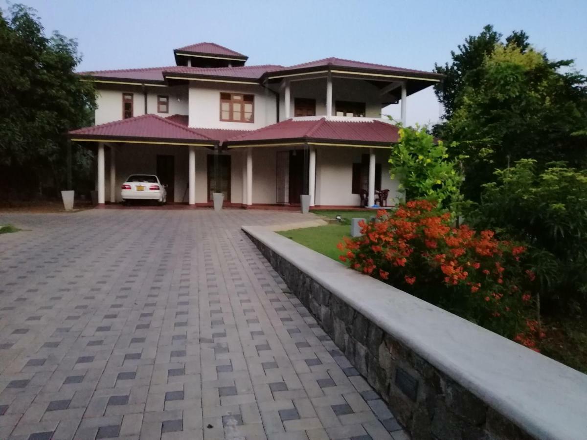 Golden Residence Anuradhapura Exteriör bild