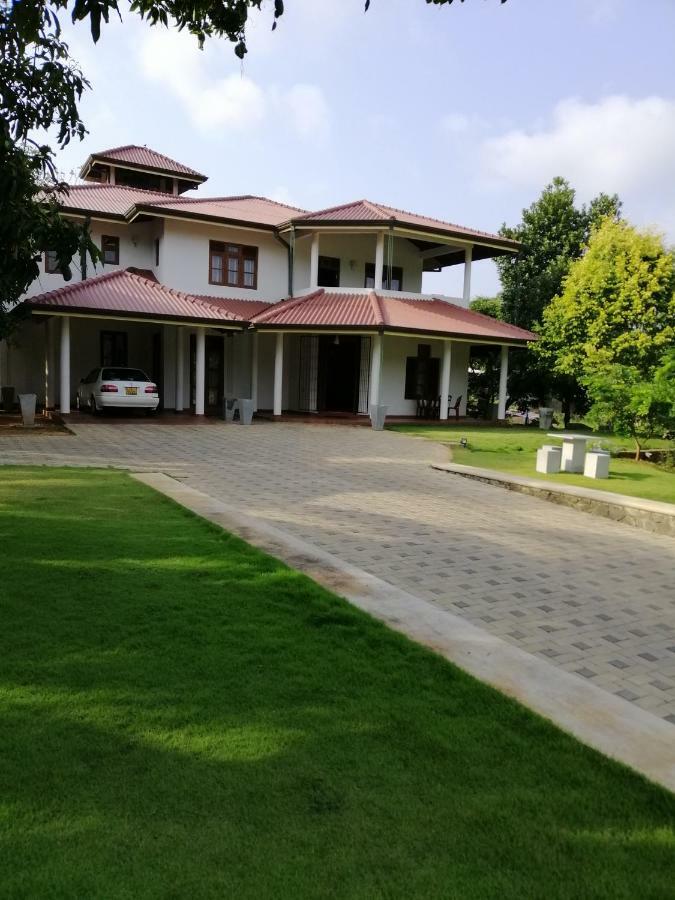 Golden Residence Anuradhapura Exteriör bild